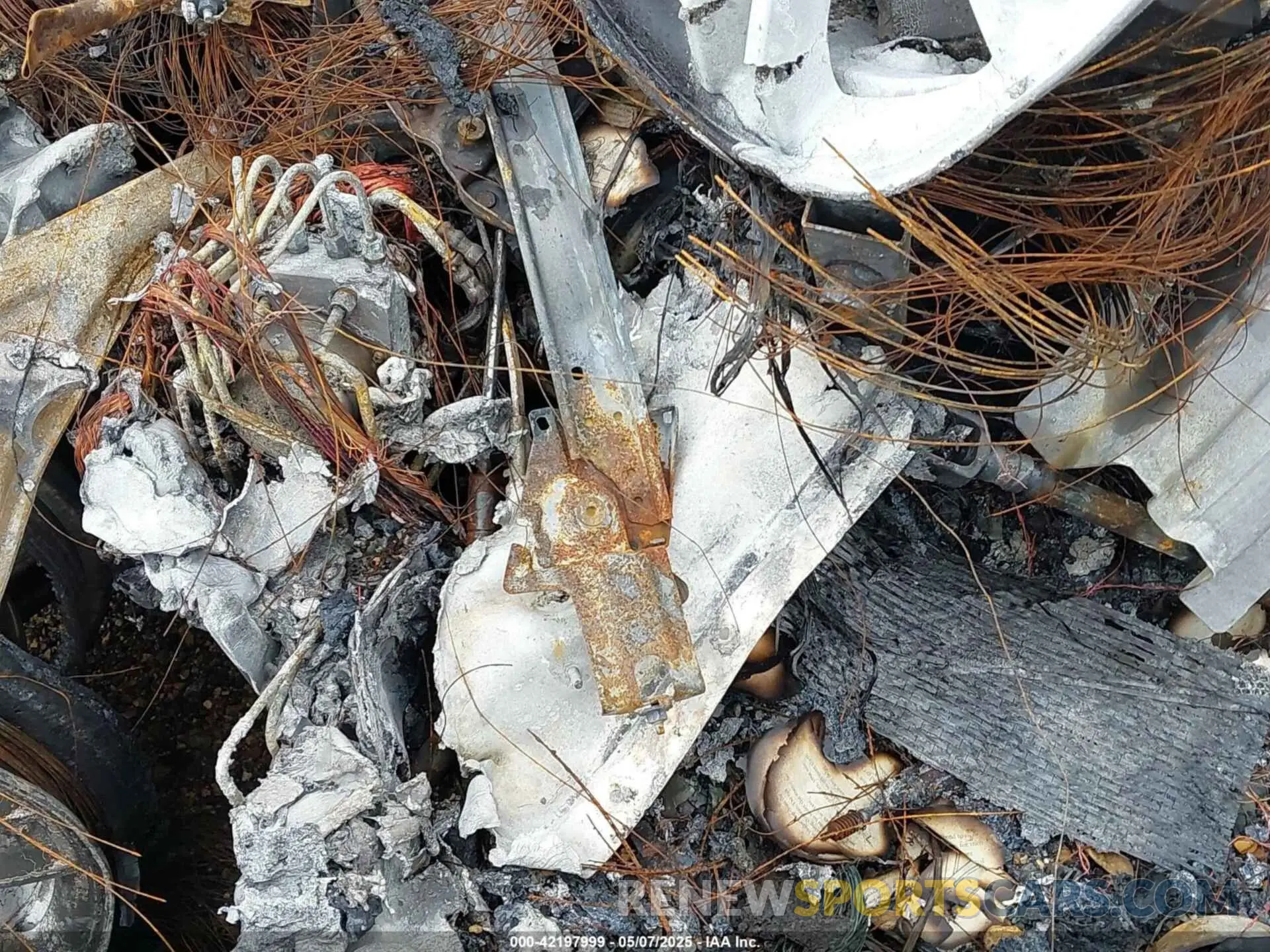 11 Photograph of a damaged car 5YJSA1E51NF465069 TESLA MODEL S 2022