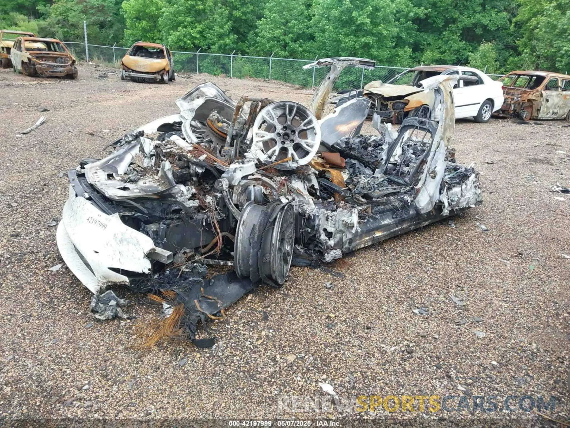 2 Photograph of a damaged car 5YJSA1E51NF465069 TESLA MODEL S 2022