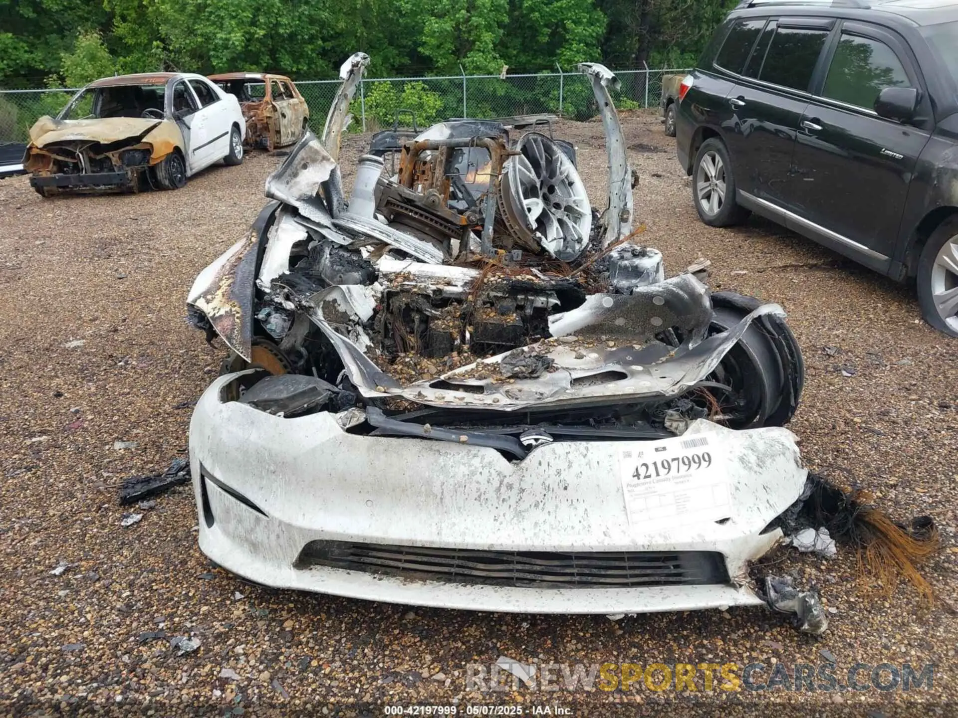 6 Photograph of a damaged car 5YJSA1E51NF465069 TESLA MODEL S 2022