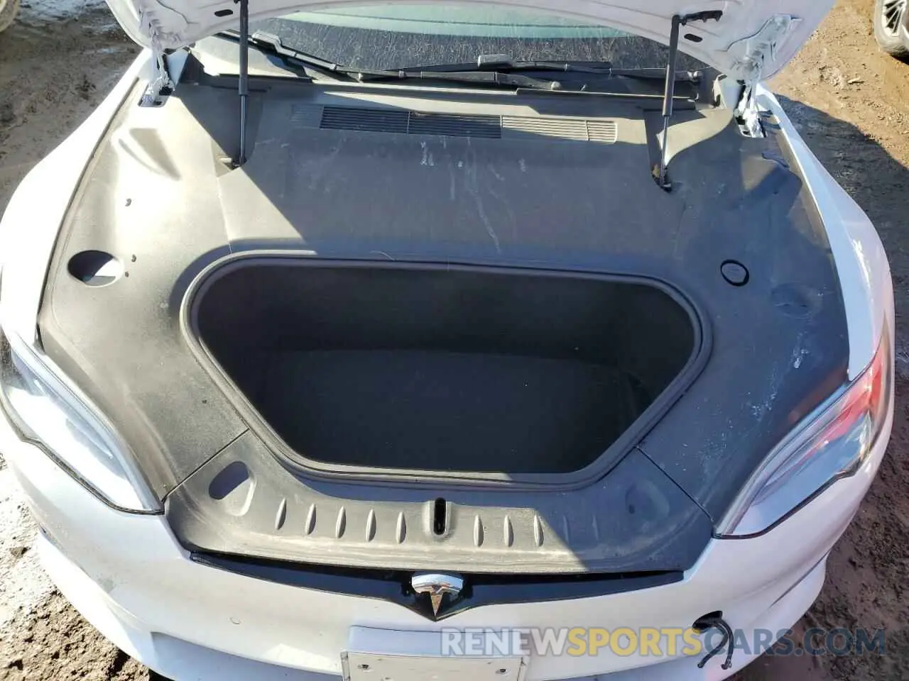 11 Photograph of a damaged car 5YJSA1E51NF470627 TESLA MODEL S 2022
