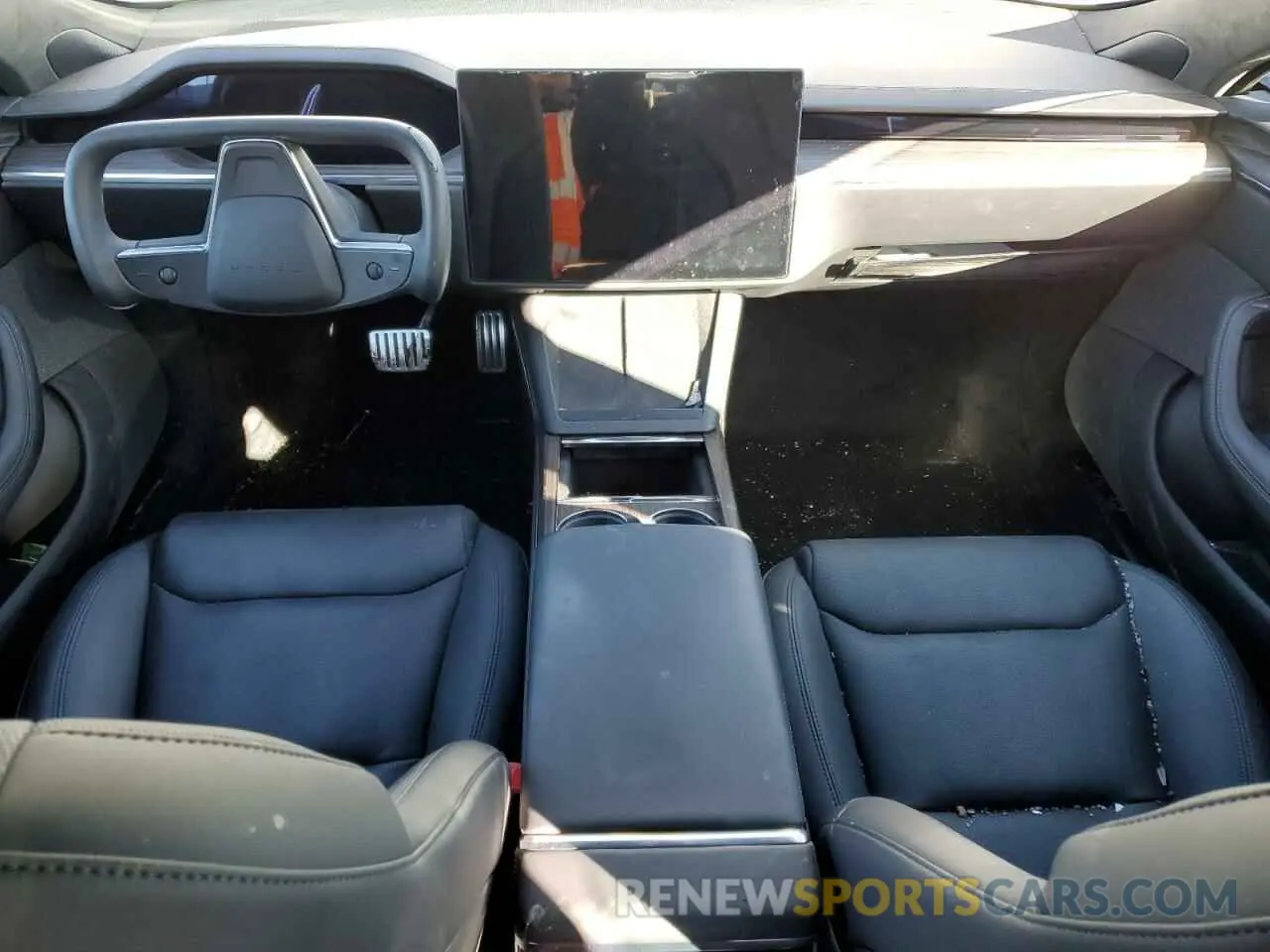 8 Photograph of a damaged car 5YJSA1E51NF470627 TESLA MODEL S 2022