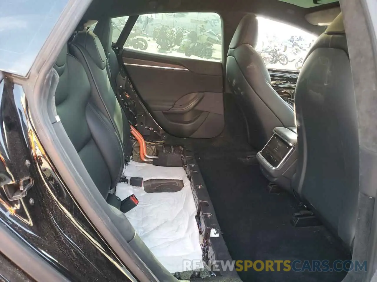 10 Photograph of a damaged car 5YJSA1E51NF482745 TESLA MODEL S 2022