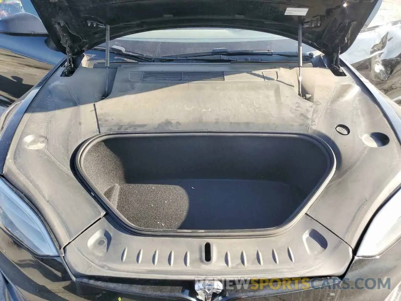12 Photograph of a damaged car 5YJSA1E51NF482745 TESLA MODEL S 2022