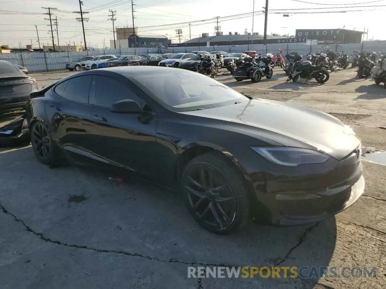 4 Photograph of a damaged car 5YJSA1E51NF482745 TESLA MODEL S 2022