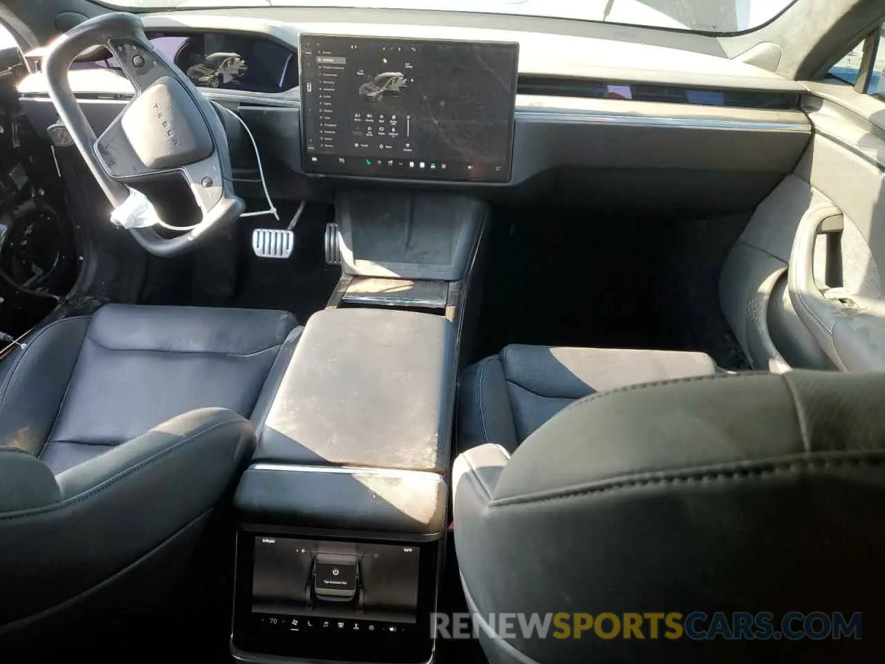 8 Photograph of a damaged car 5YJSA1E51NF482745 TESLA MODEL S 2022