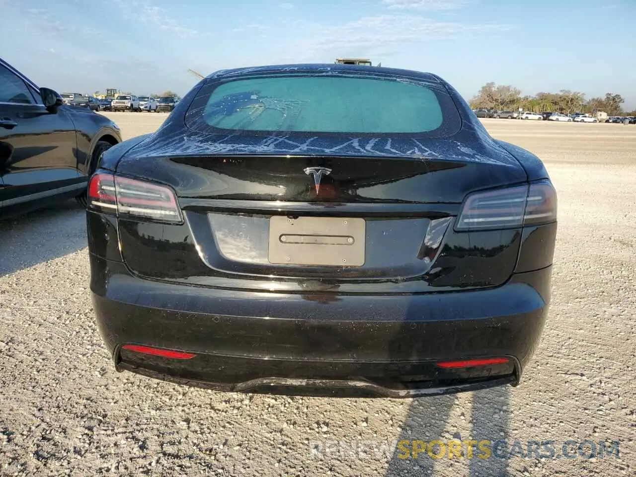 6 Photograph of a damaged car 5YJSA1E51NF487833 TESLA MODEL S 2022
