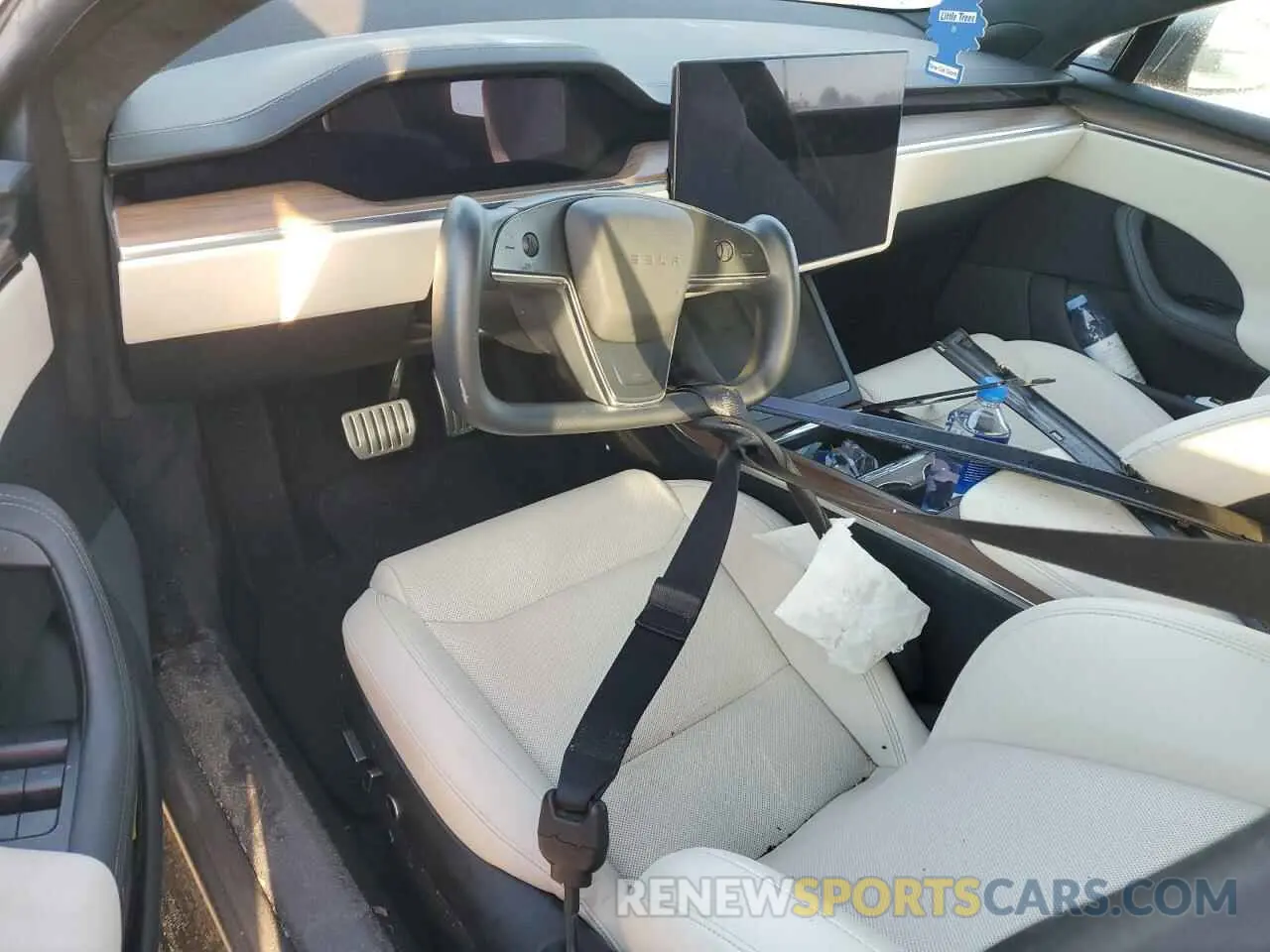 8 Photograph of a damaged car 5YJSA1E51NF487833 TESLA MODEL S 2022