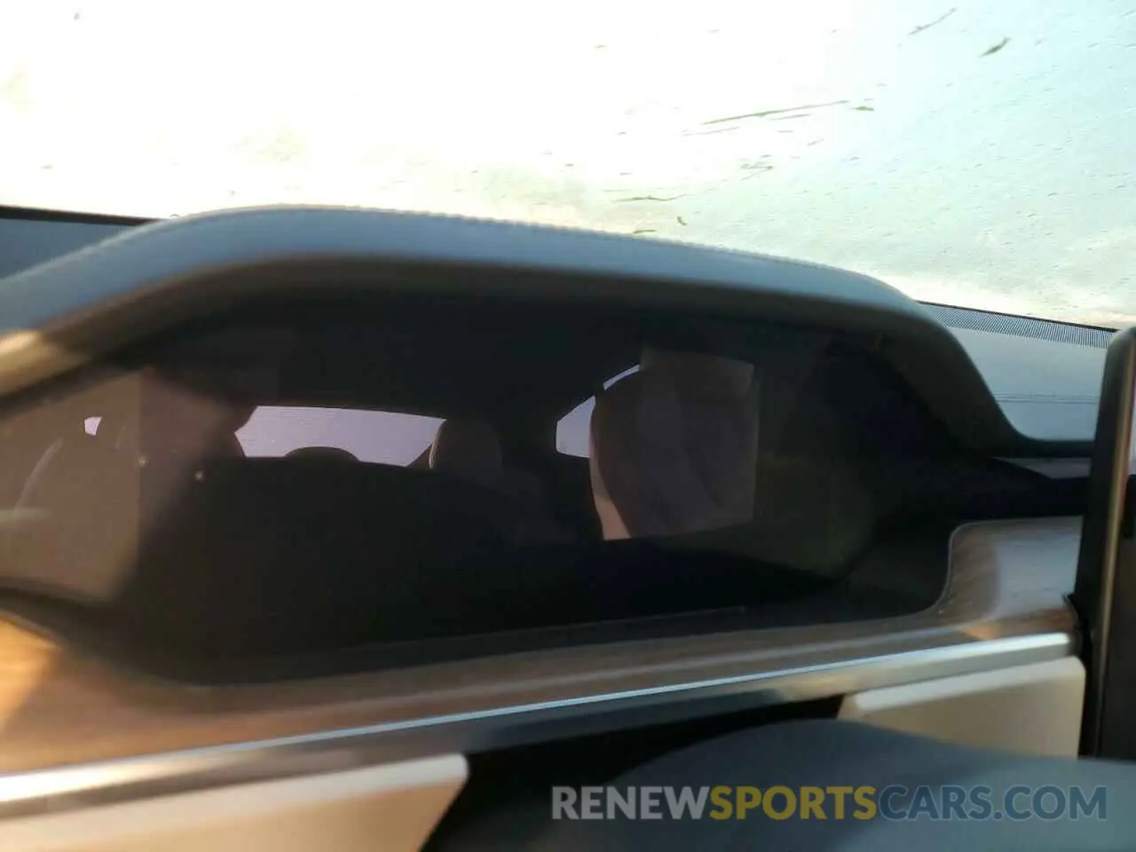 9 Photograph of a damaged car 5YJSA1E51NF487833 TESLA MODEL S 2022