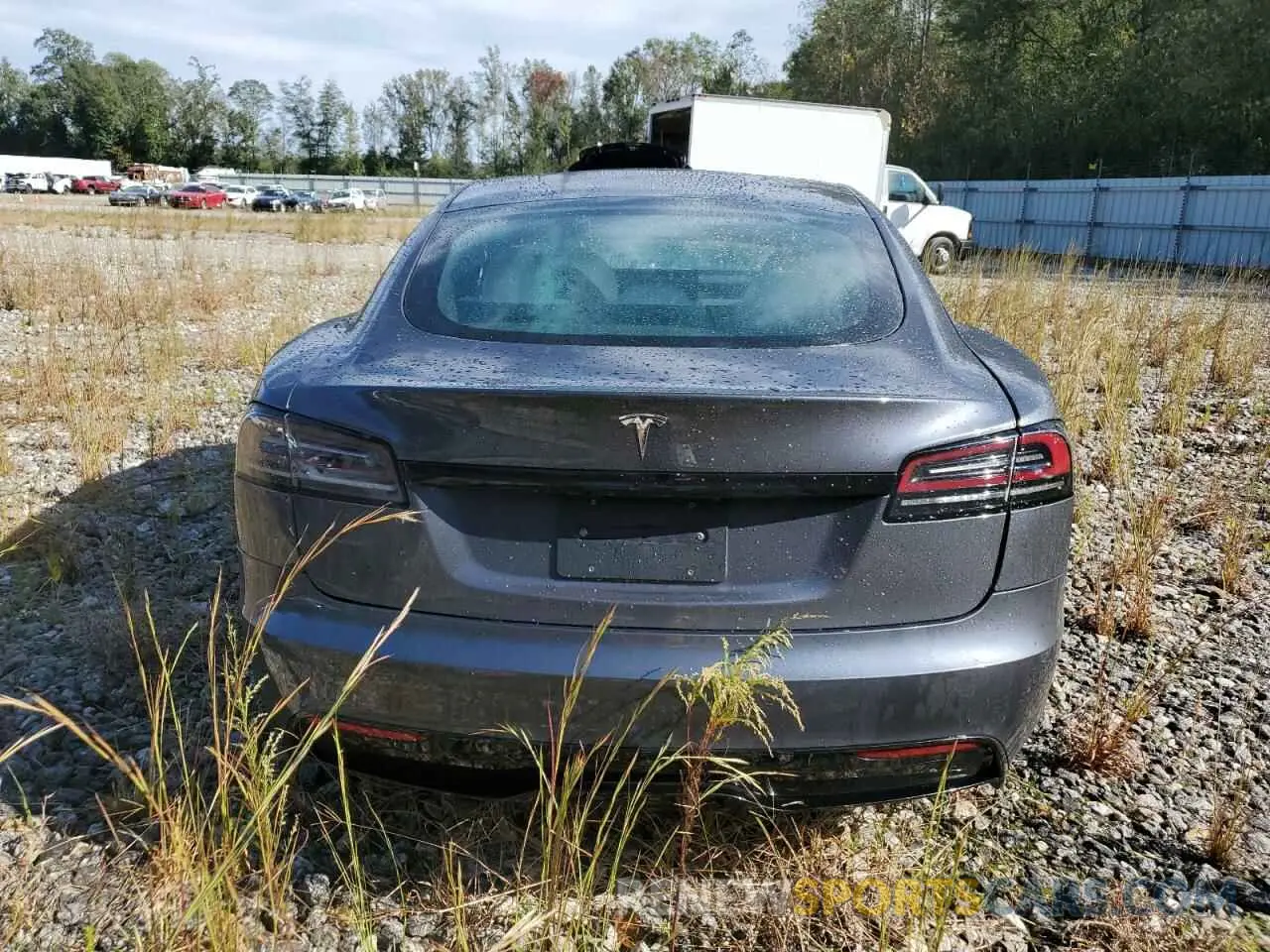 6 Photograph of a damaged car 5YJSA1E51NF488545 TESLA MODEL S 2022