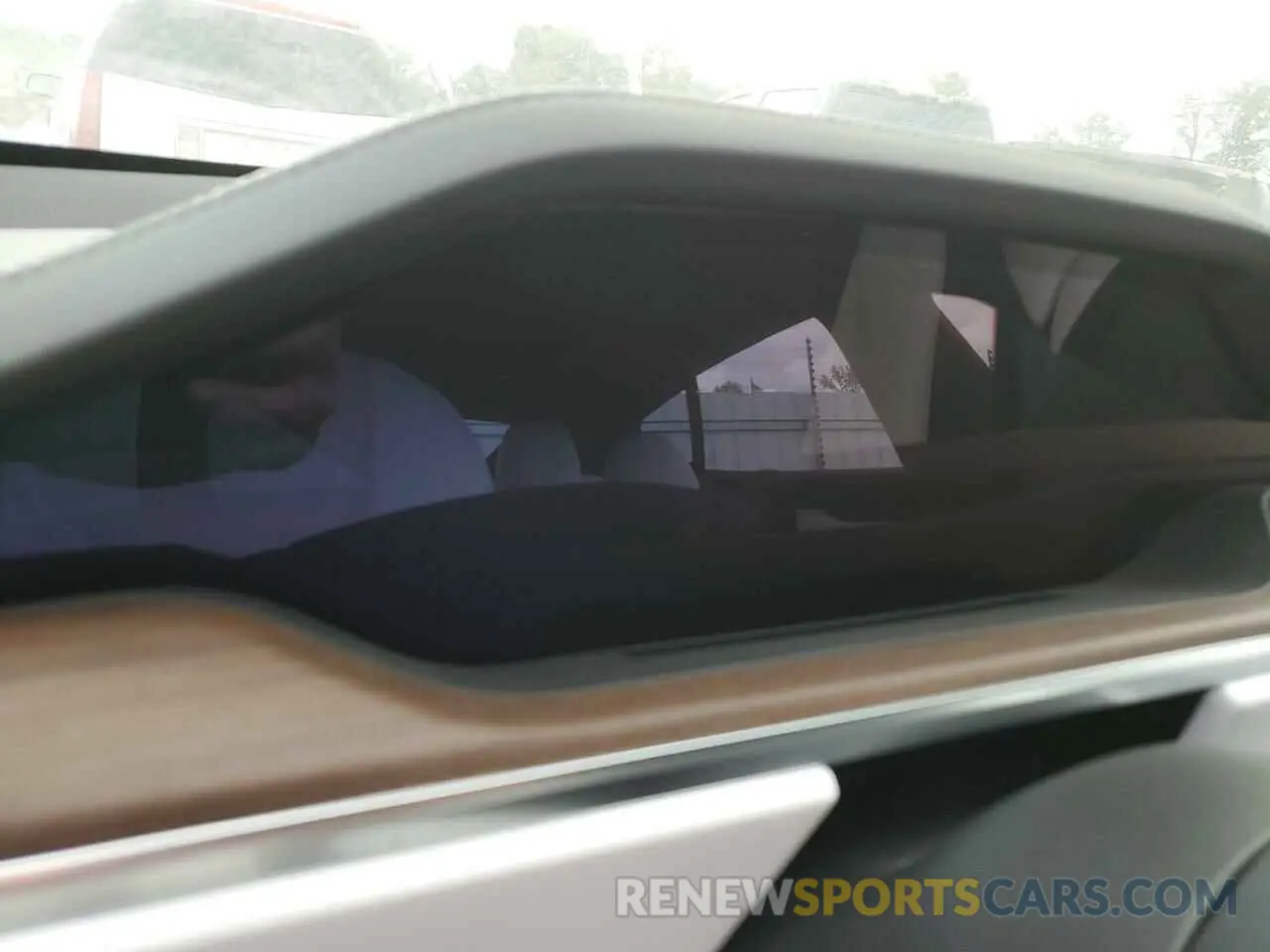 9 Photograph of a damaged car 5YJSA1E51NF488545 TESLA MODEL S 2022
