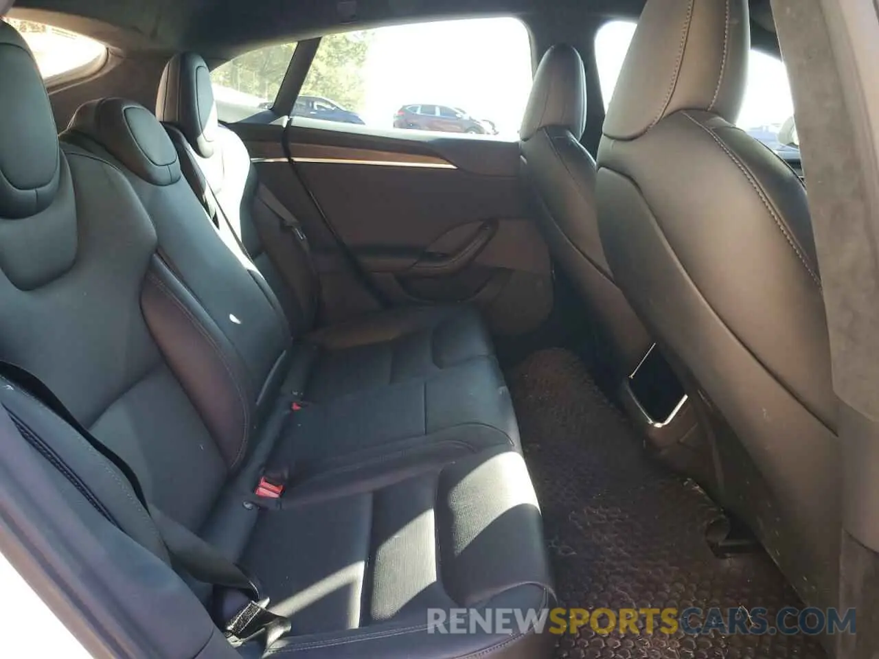 10 Photograph of a damaged car 5YJSA1E51NF489212 TESLA MODEL S 2022