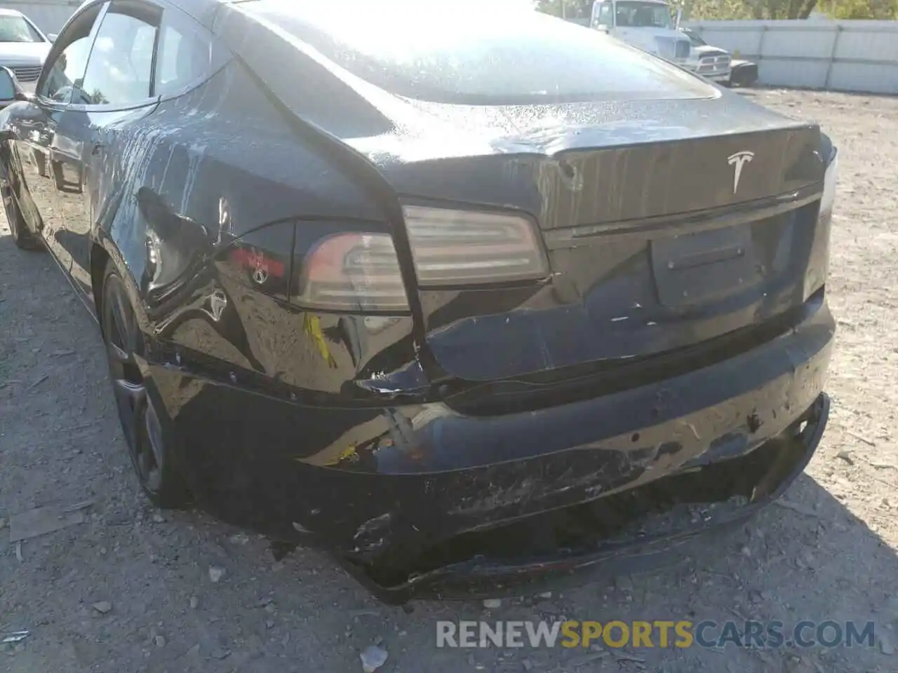 9 Photograph of a damaged car 5YJSA1E52NF477036 TESLA MODEL S 2022