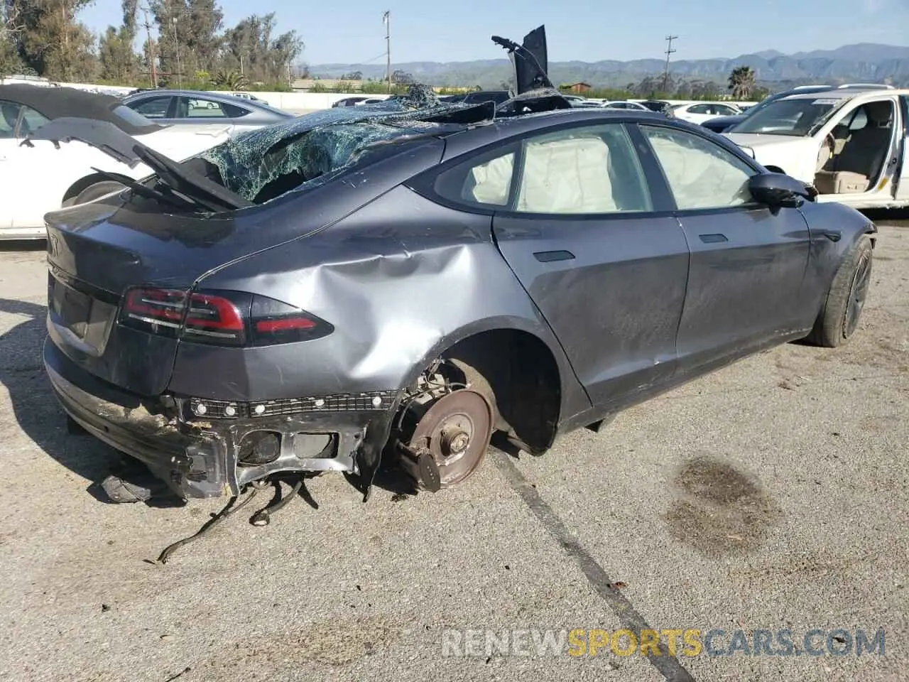 3 Photograph of a damaged car 5YJSA1E52NF480051 TESLA MODEL S 2022