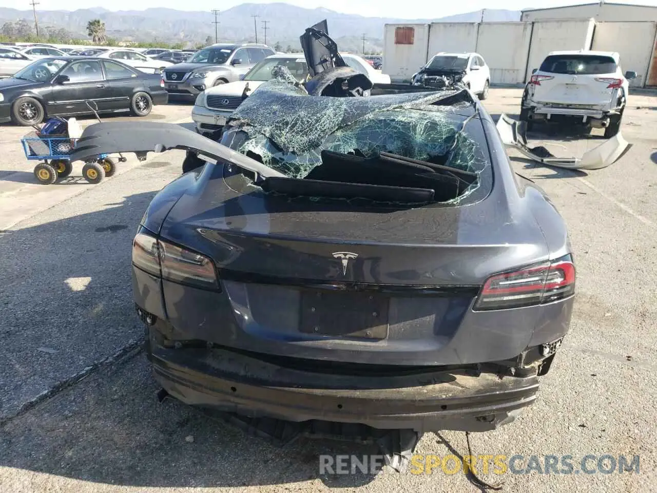 6 Photograph of a damaged car 5YJSA1E52NF480051 TESLA MODEL S 2022