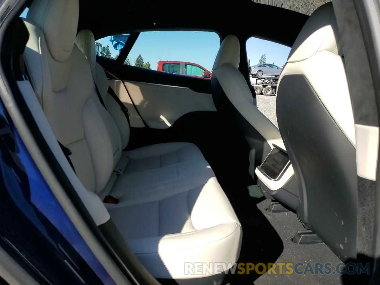 10 Photograph of a damaged car 5YJSA1E52NF490630 TESLA MODEL S 2022