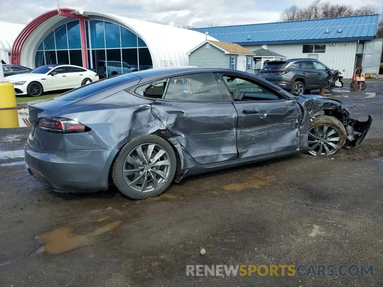 3 Photograph of a damaged car 5YJSA1E52NF493608 TESLA MODEL S 2022
