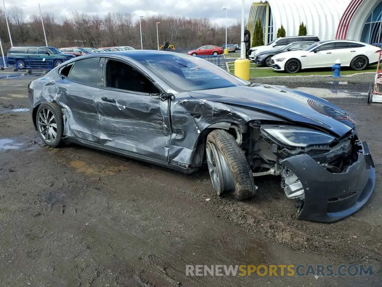 4 Photograph of a damaged car 5YJSA1E52NF493608 TESLA MODEL S 2022