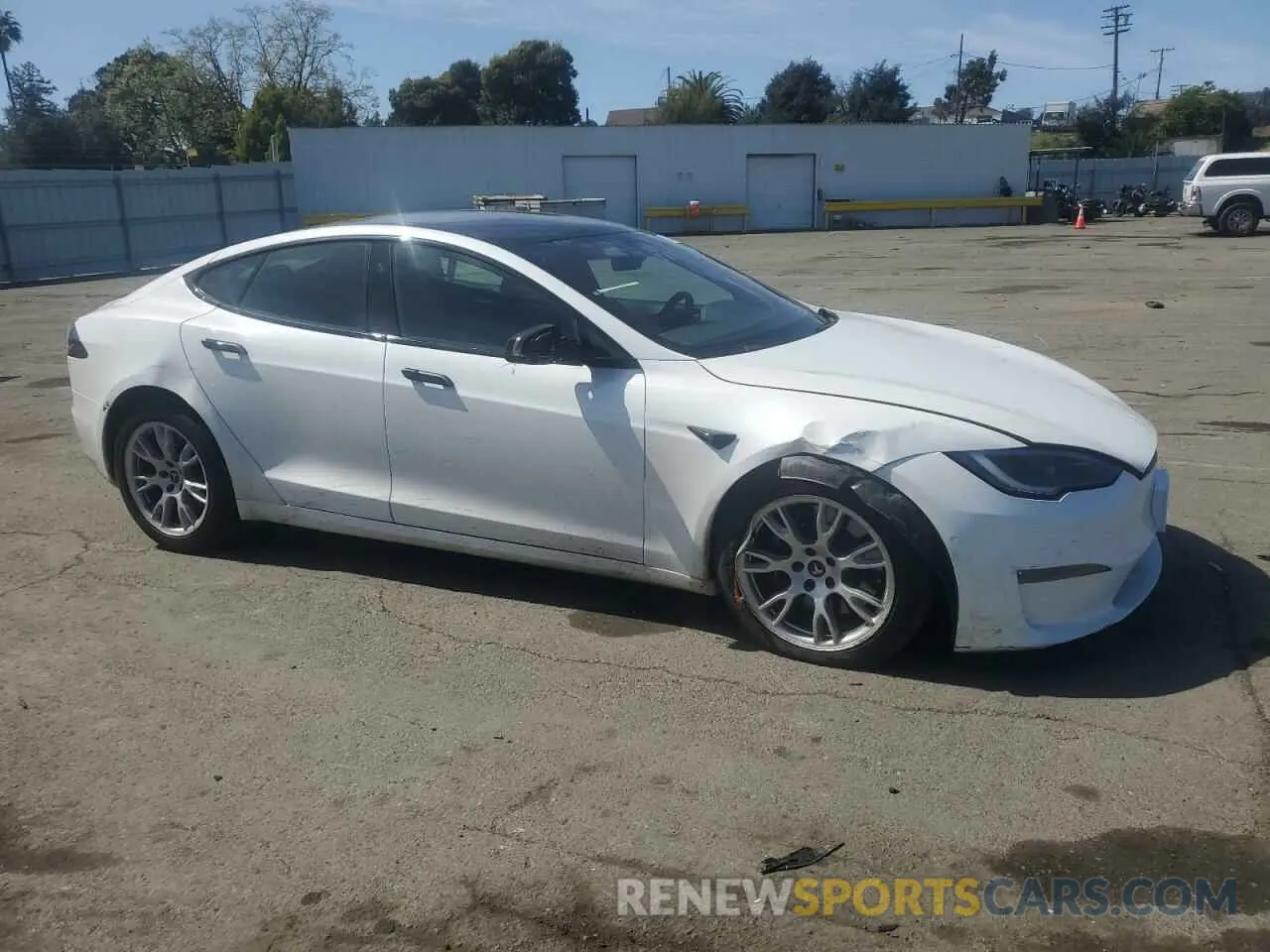 4 Photograph of a damaged car 5YJSA1E53NF474095 TESLA MODEL S 2022