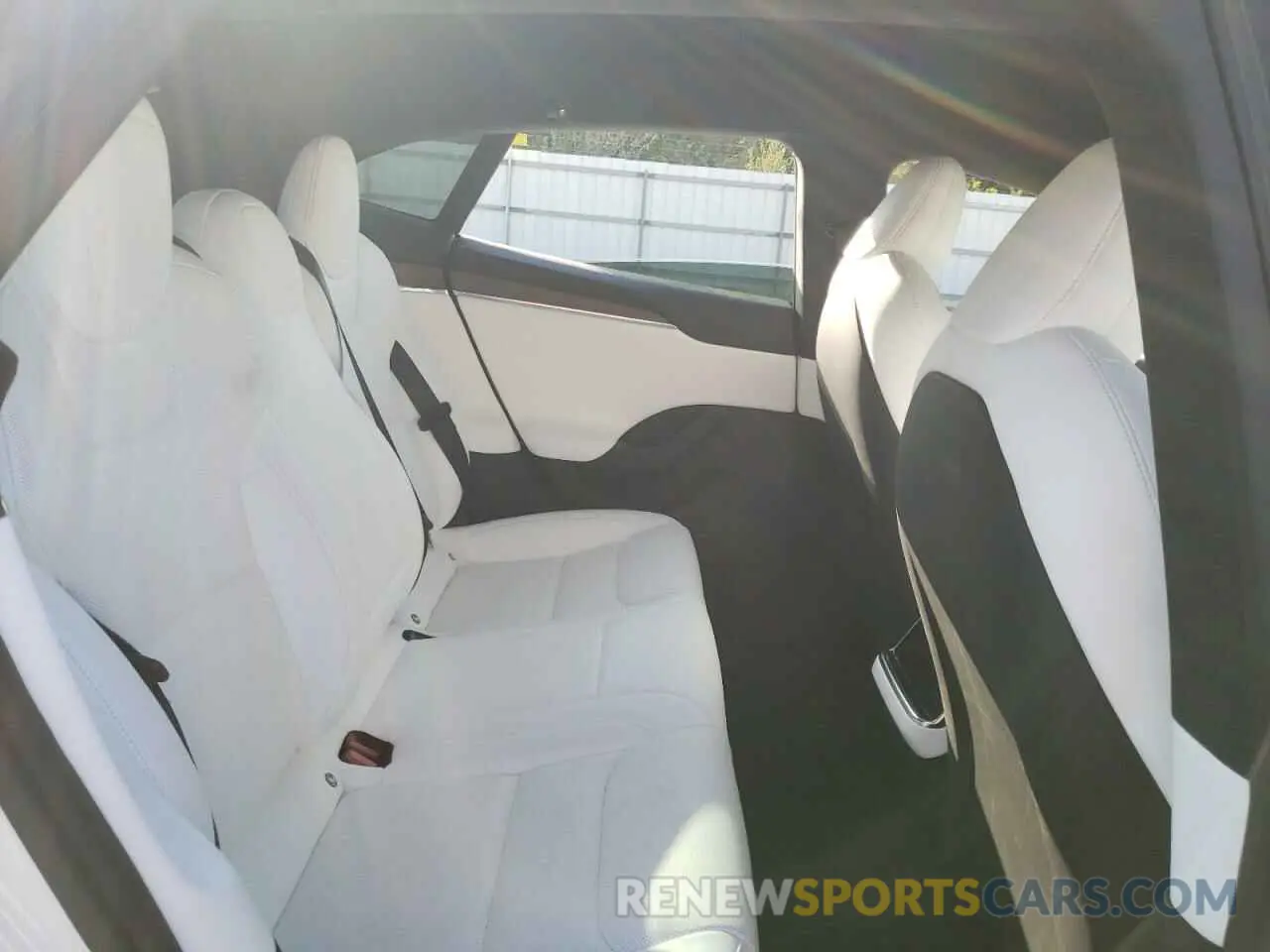 10 Photograph of a damaged car 5YJSA1E53NF478681 TESLA MODEL S 2022