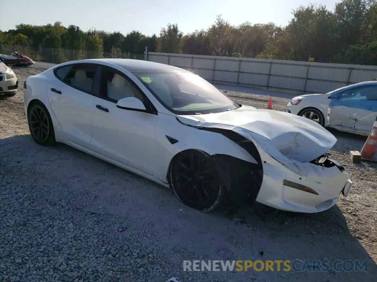 4 Photograph of a damaged car 5YJSA1E53NF478681 TESLA MODEL S 2022