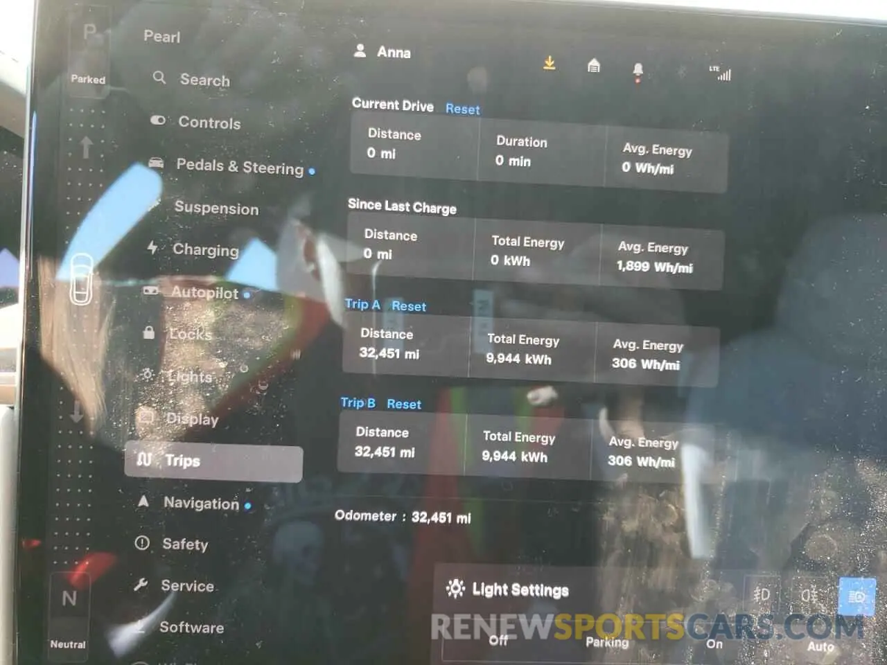9 Photograph of a damaged car 5YJSA1E53NF478681 TESLA MODEL S 2022