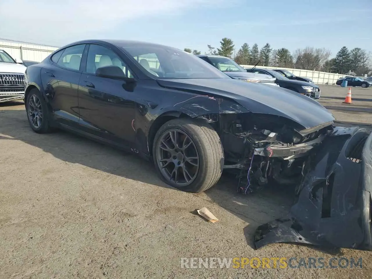 4 Photograph of a damaged car 5YJSA1E53NF478857 TESLA MODEL S 2022