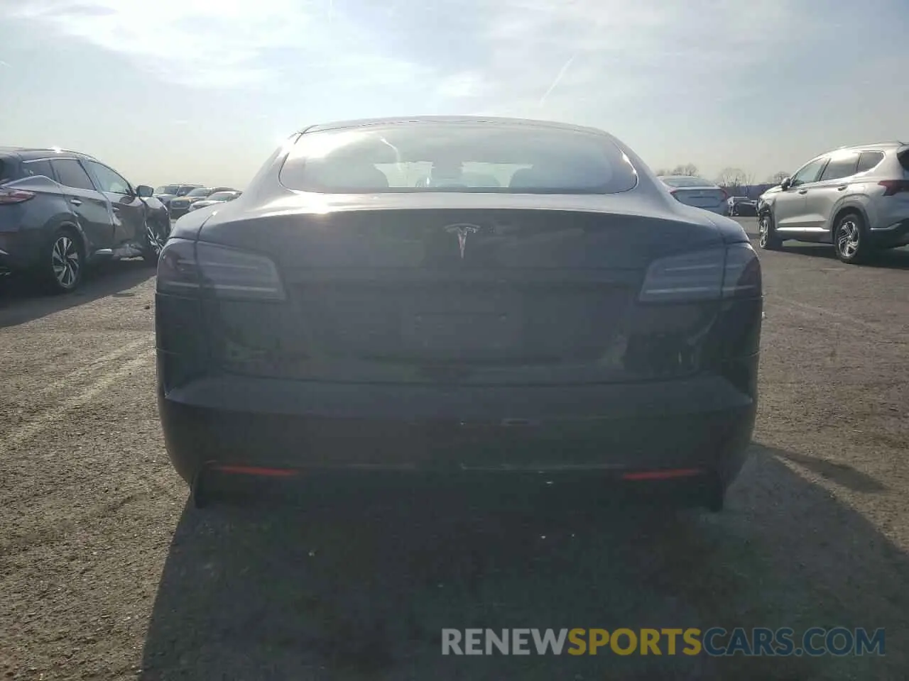 6 Photograph of a damaged car 5YJSA1E53NF478857 TESLA MODEL S 2022