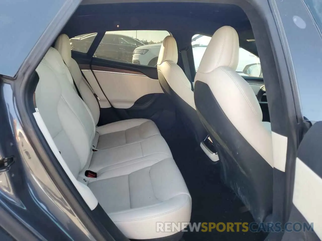 10 Photograph of a damaged car 5YJSA1E53NF483508 TESLA MODEL S 2022