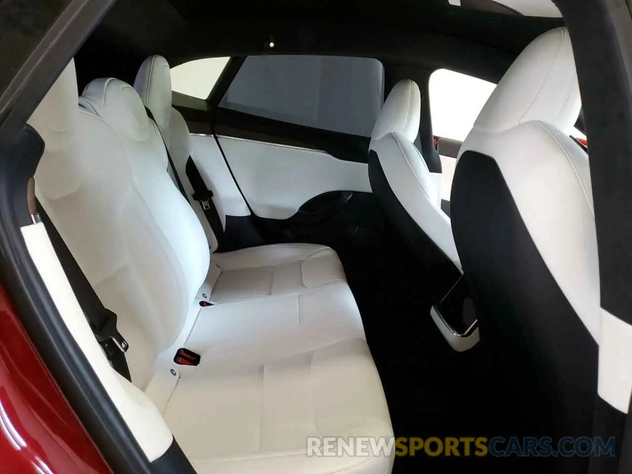 10 Photograph of a damaged car 5YJSA1E53NF486764 TESLA MODEL S 2022