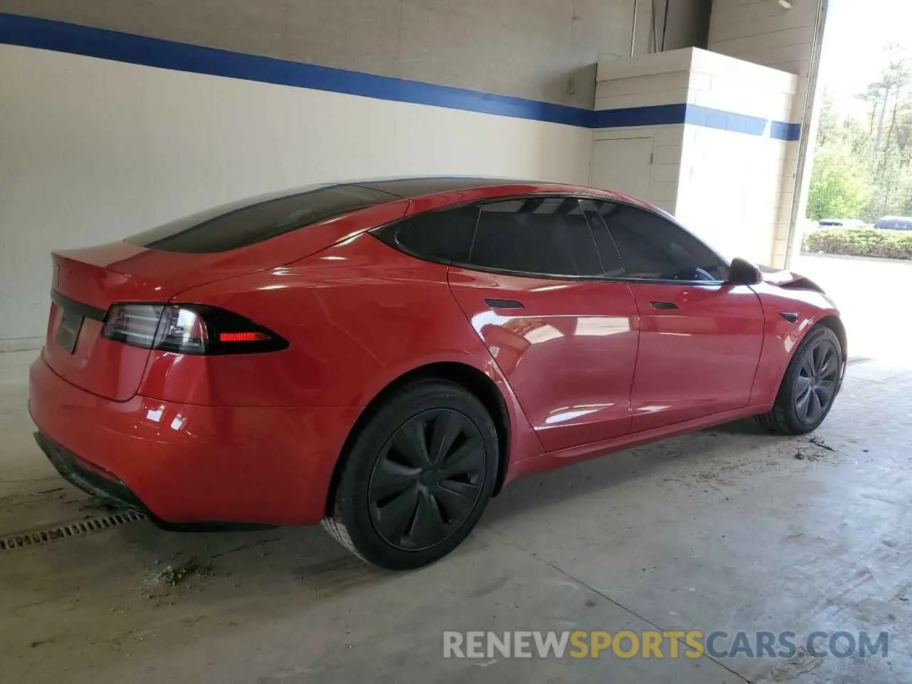 3 Photograph of a damaged car 5YJSA1E53NF486764 TESLA MODEL S 2022