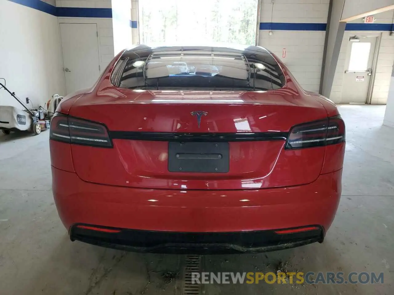 6 Photograph of a damaged car 5YJSA1E53NF486764 TESLA MODEL S 2022