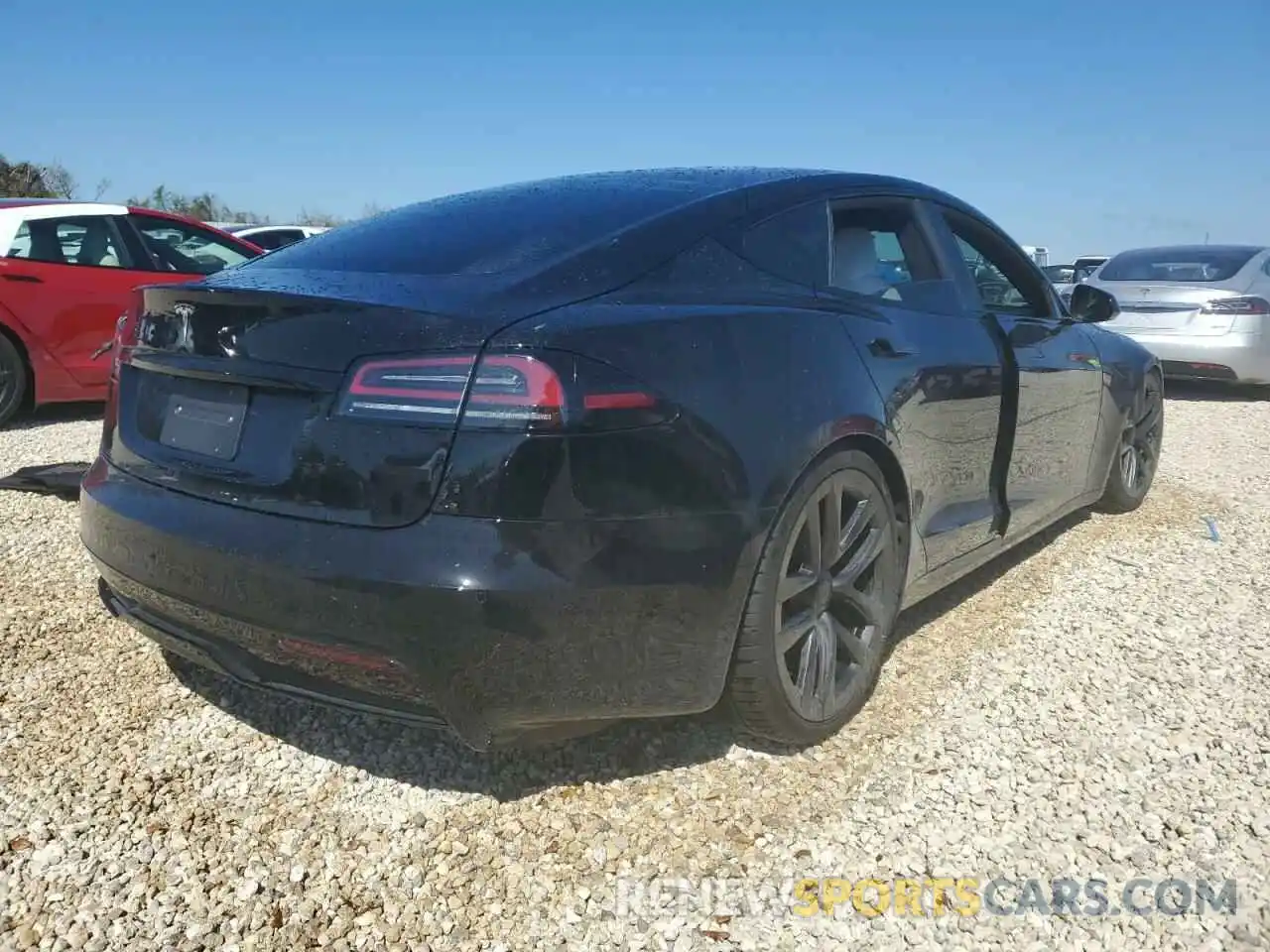 4 Photograph of a damaged car 5YJSA1E54NF487020 TESLA MODEL S 2022