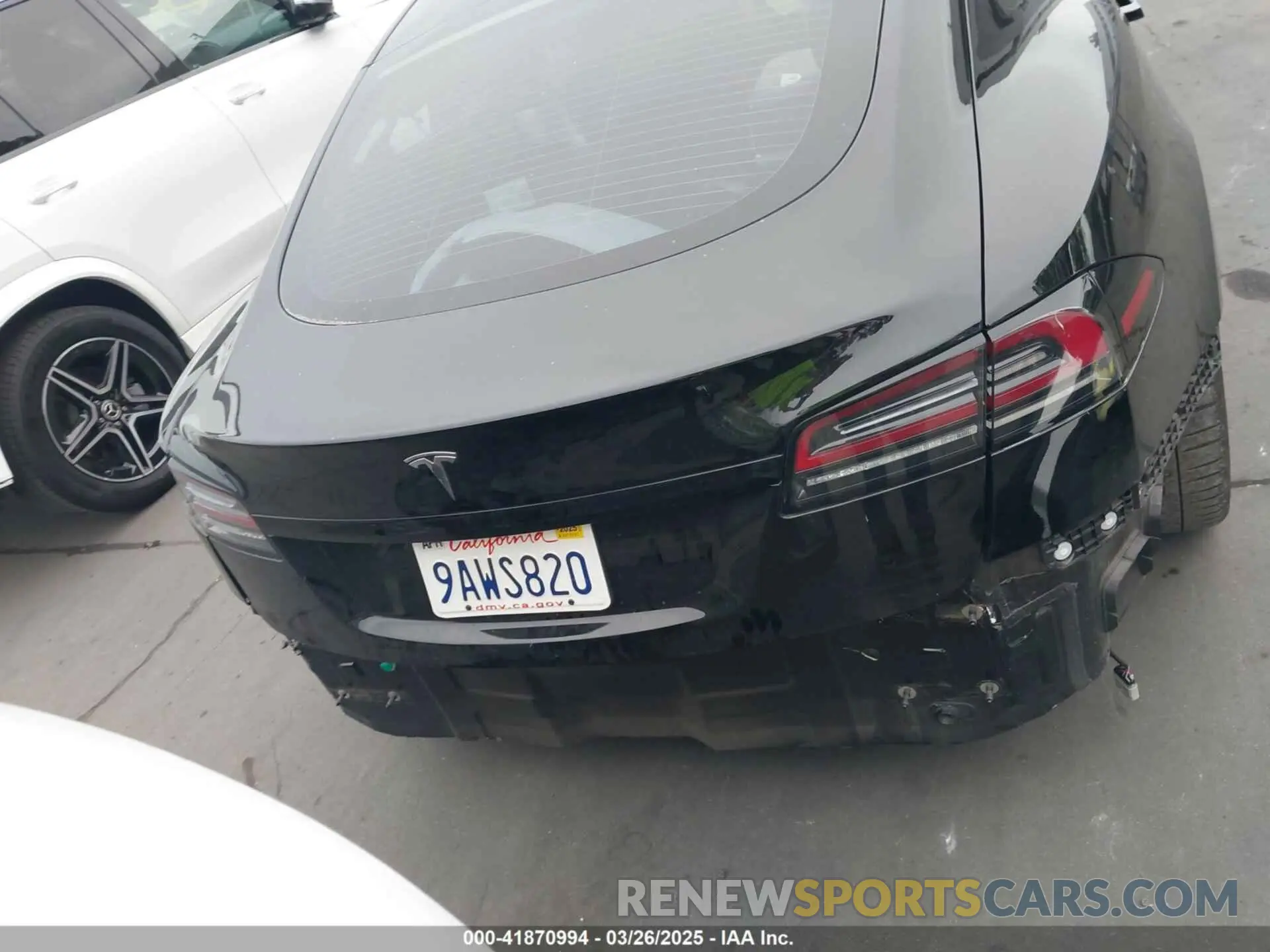 17 Photograph of a damaged car 5YJSA1E55NF474342 TESLA MODEL S 2022