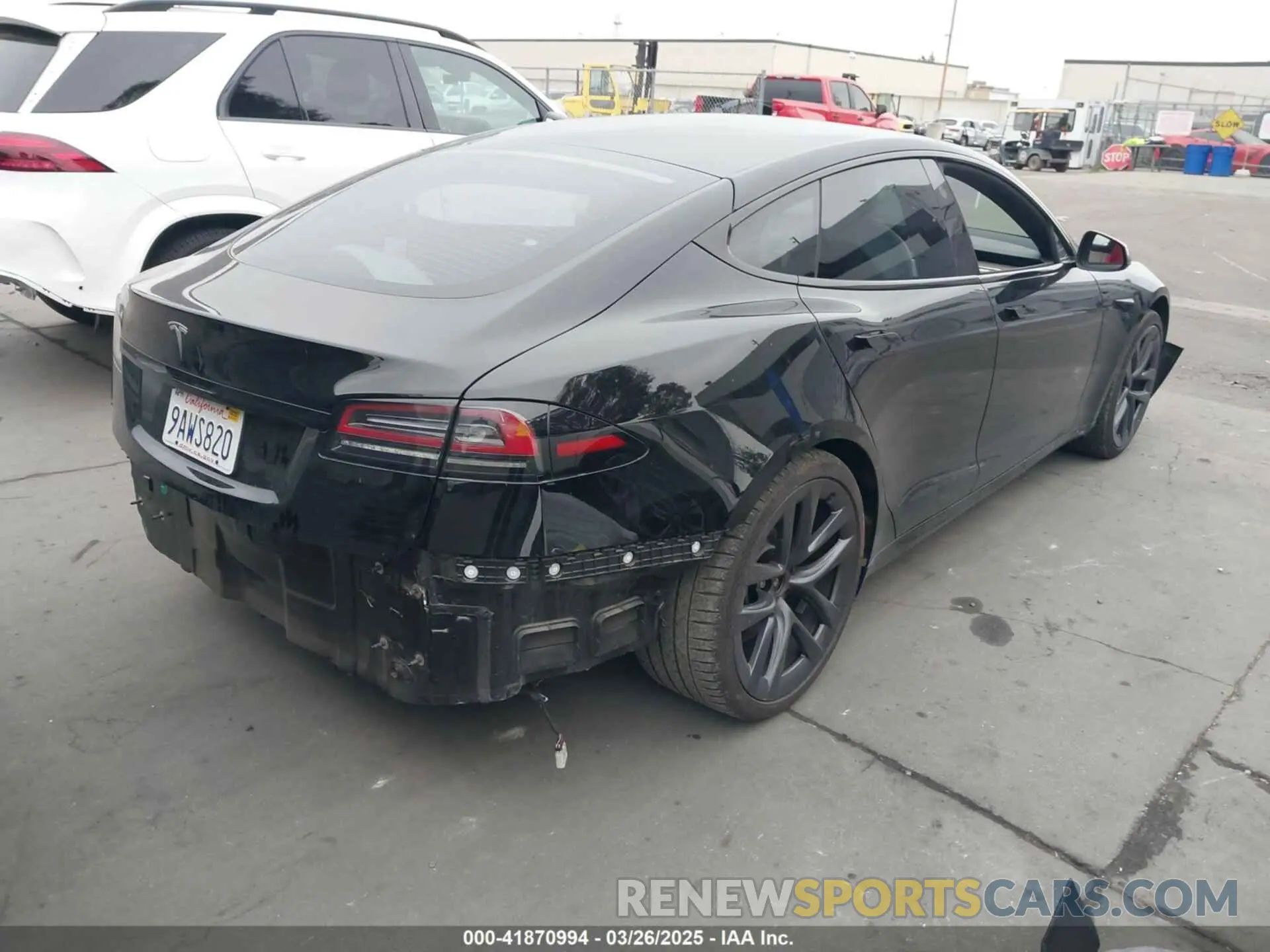 4 Photograph of a damaged car 5YJSA1E55NF474342 TESLA MODEL S 2022