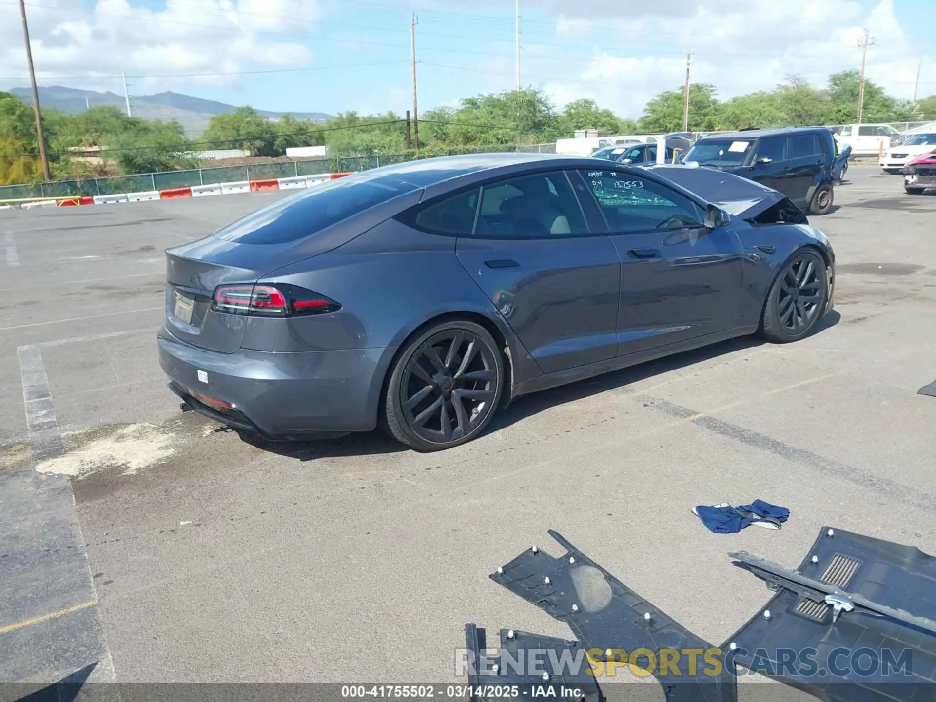 4 Photograph of a damaged car 5YJSA1E55NF483364 TESLA MODEL S 2022