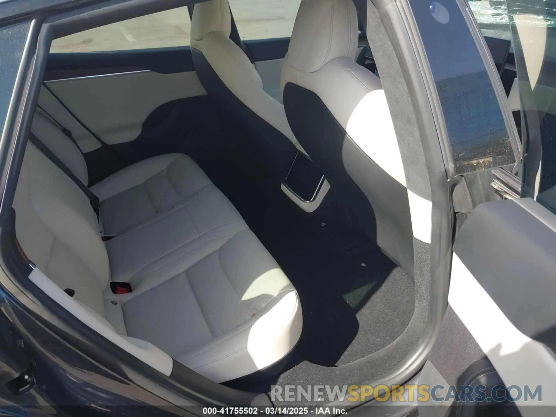 8 Photograph of a damaged car 5YJSA1E55NF483364 TESLA MODEL S 2022