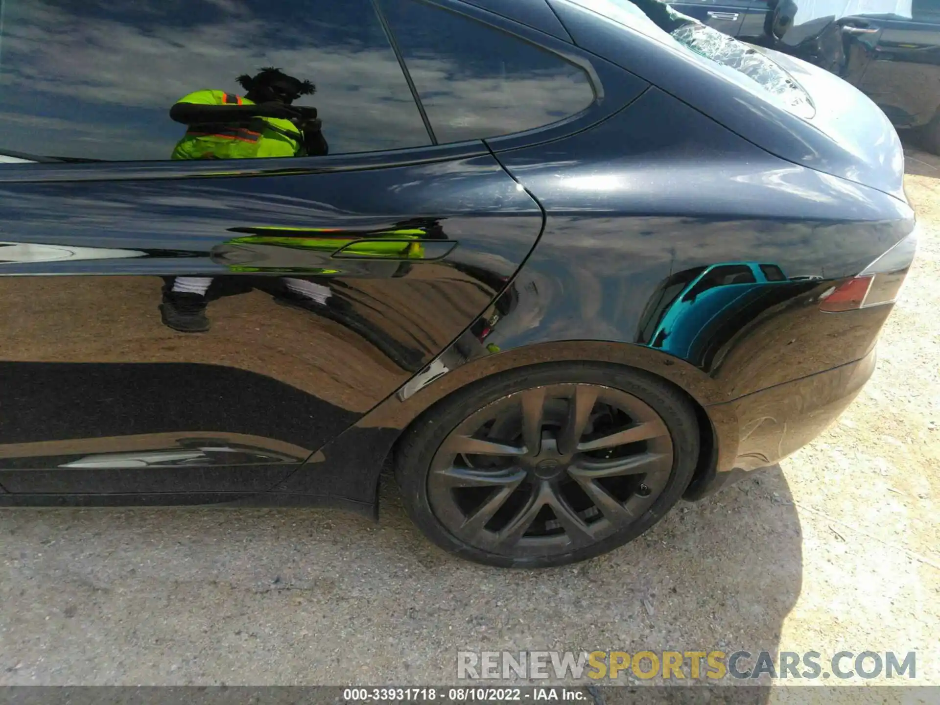 11 Photograph of a damaged car 5YJSA1E56NF461356 TESLA MODEL S 2022