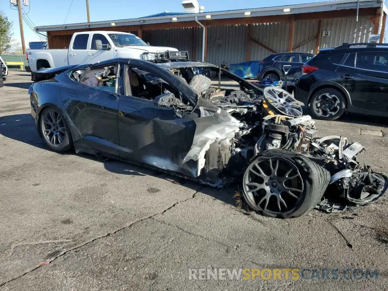 4 Photograph of a damaged car 5YJSA1E56NF464984 TESLA MODEL S 2022