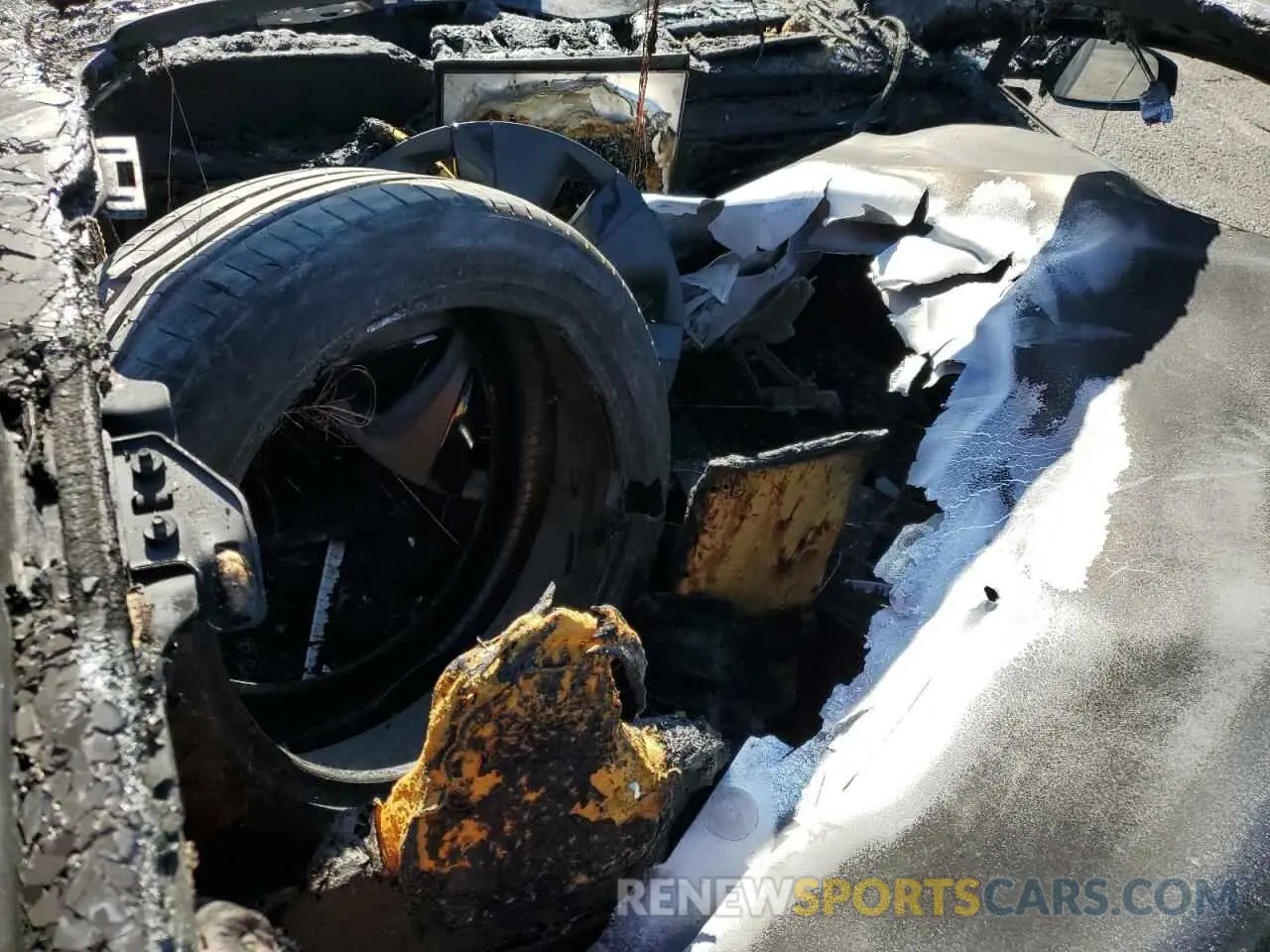 8 Photograph of a damaged car 5YJSA1E56NF464984 TESLA MODEL S 2022