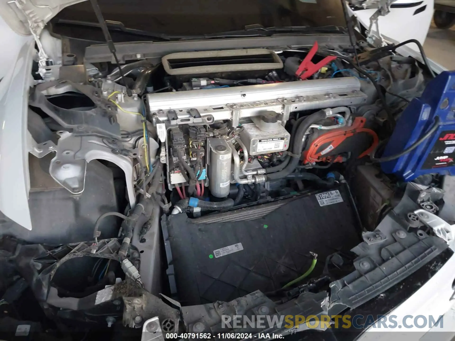 10 Photograph of a damaged car 5YJSA1E56NF476424 TESLA MODEL S 2022