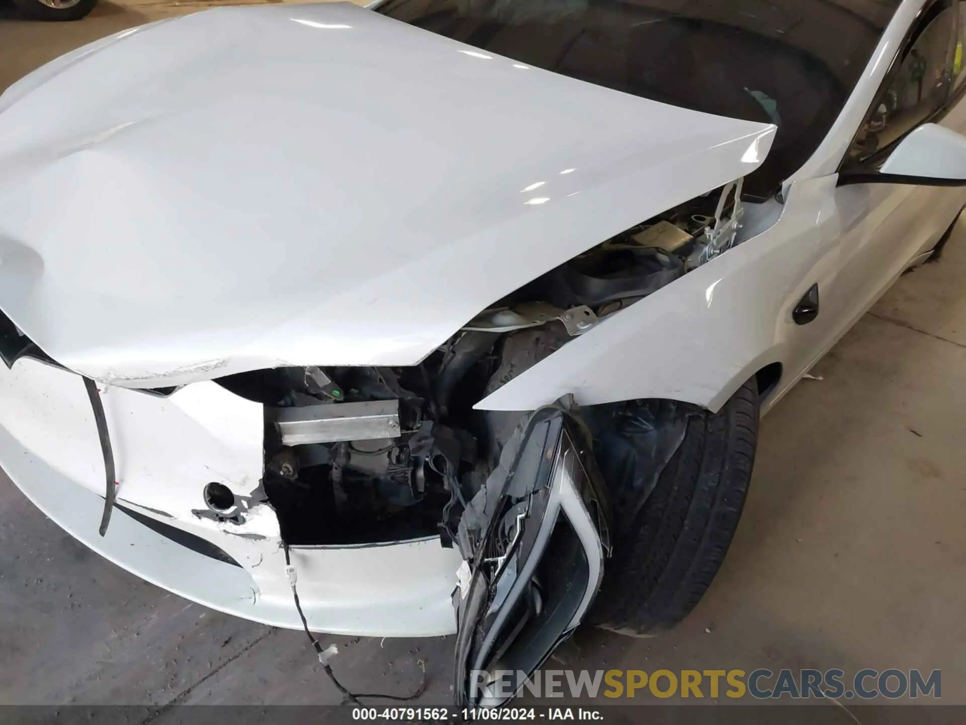 6 Photograph of a damaged car 5YJSA1E56NF476424 TESLA MODEL S 2022