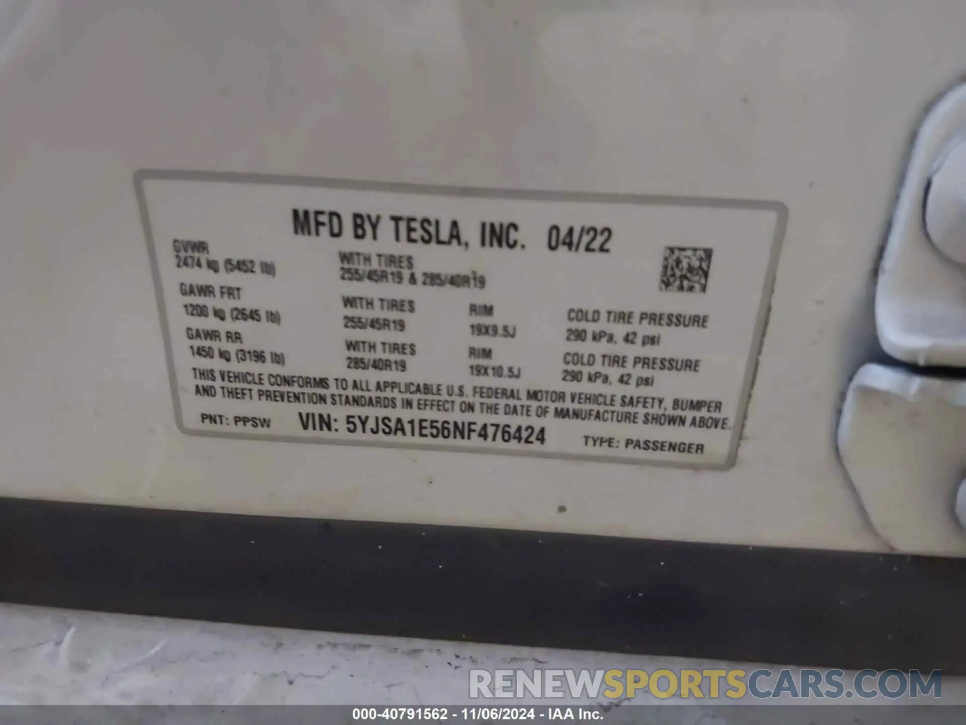 9 Photograph of a damaged car 5YJSA1E56NF476424 TESLA MODEL S 2022