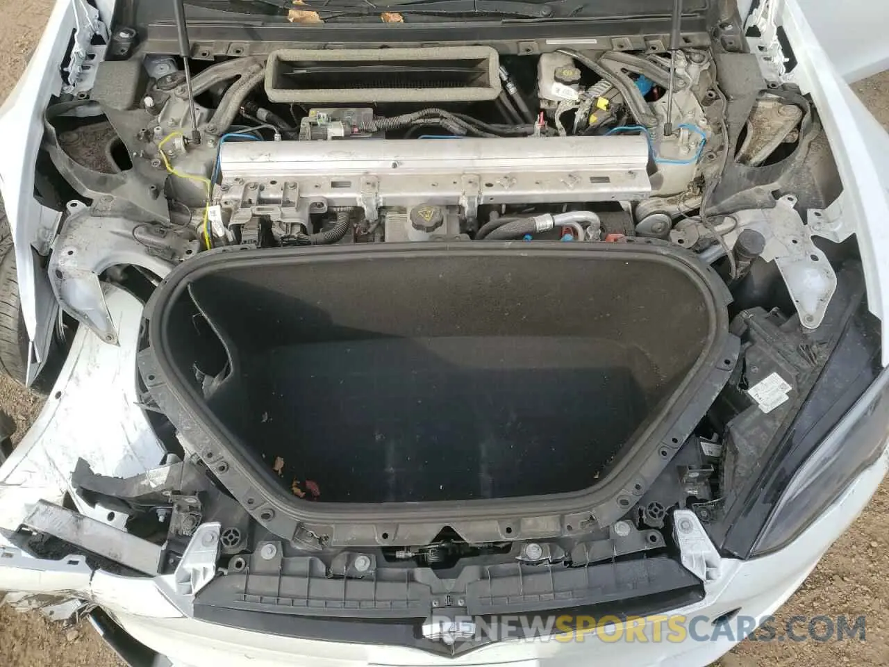 11 Photograph of a damaged car 5YJSA1E56NF476634 TESLA MODEL S 2022