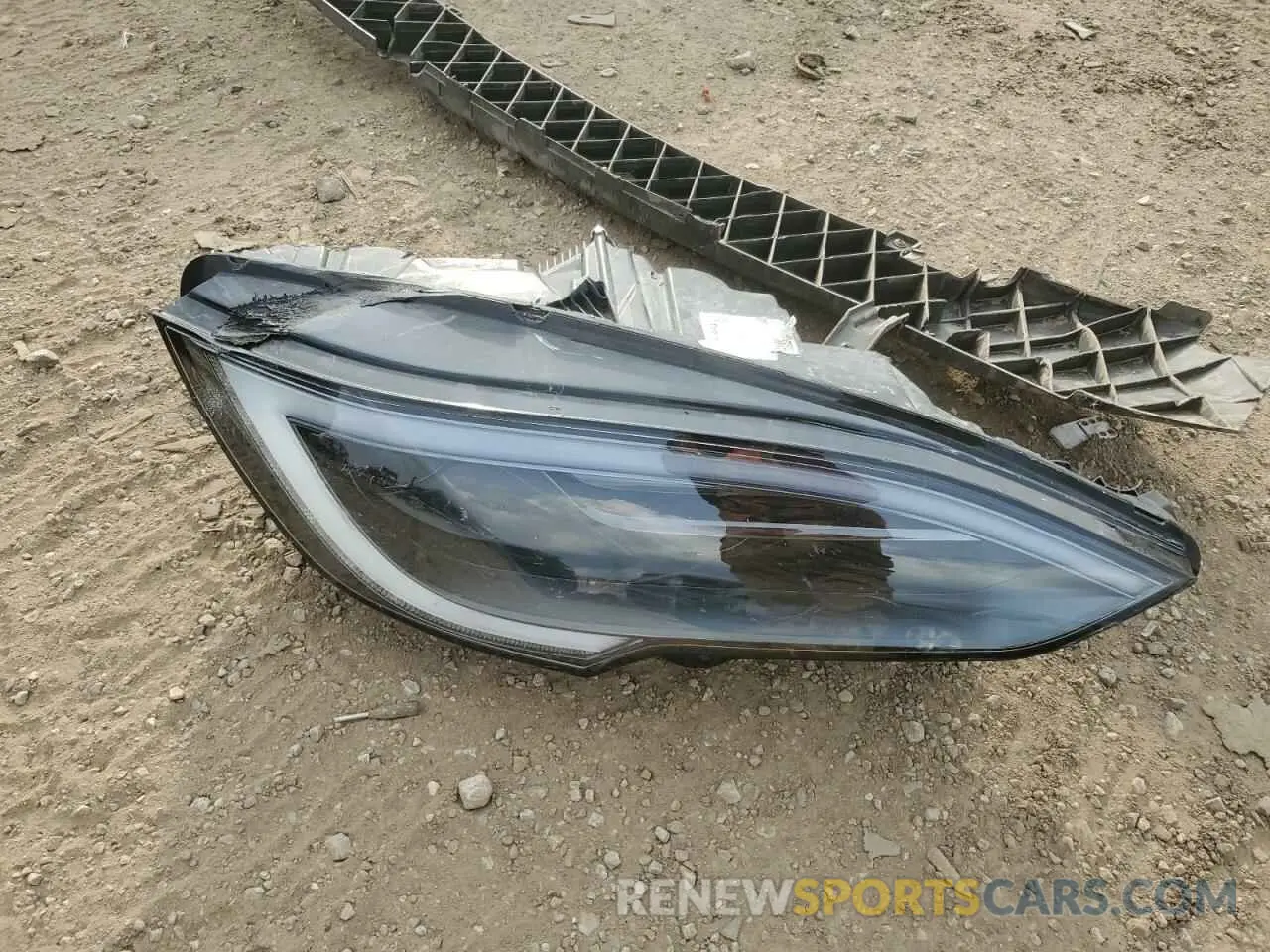 12 Photograph of a damaged car 5YJSA1E56NF476634 TESLA MODEL S 2022
