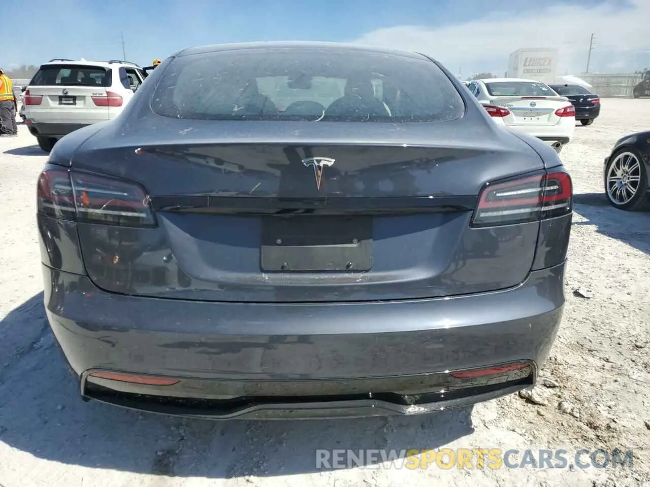 6 Photograph of a damaged car 5YJSA1E56NF487455 TESLA MODEL S 2022