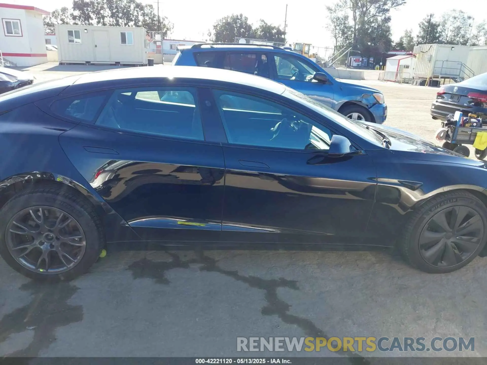 13 Photograph of a damaged car 5YJSA1E56NF492915 TESLA MODEL S 2022