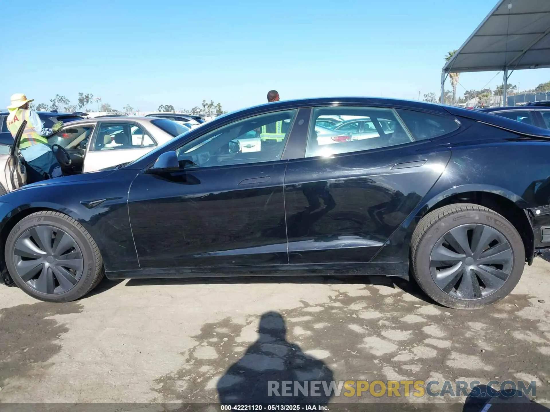 14 Photograph of a damaged car 5YJSA1E56NF492915 TESLA MODEL S 2022