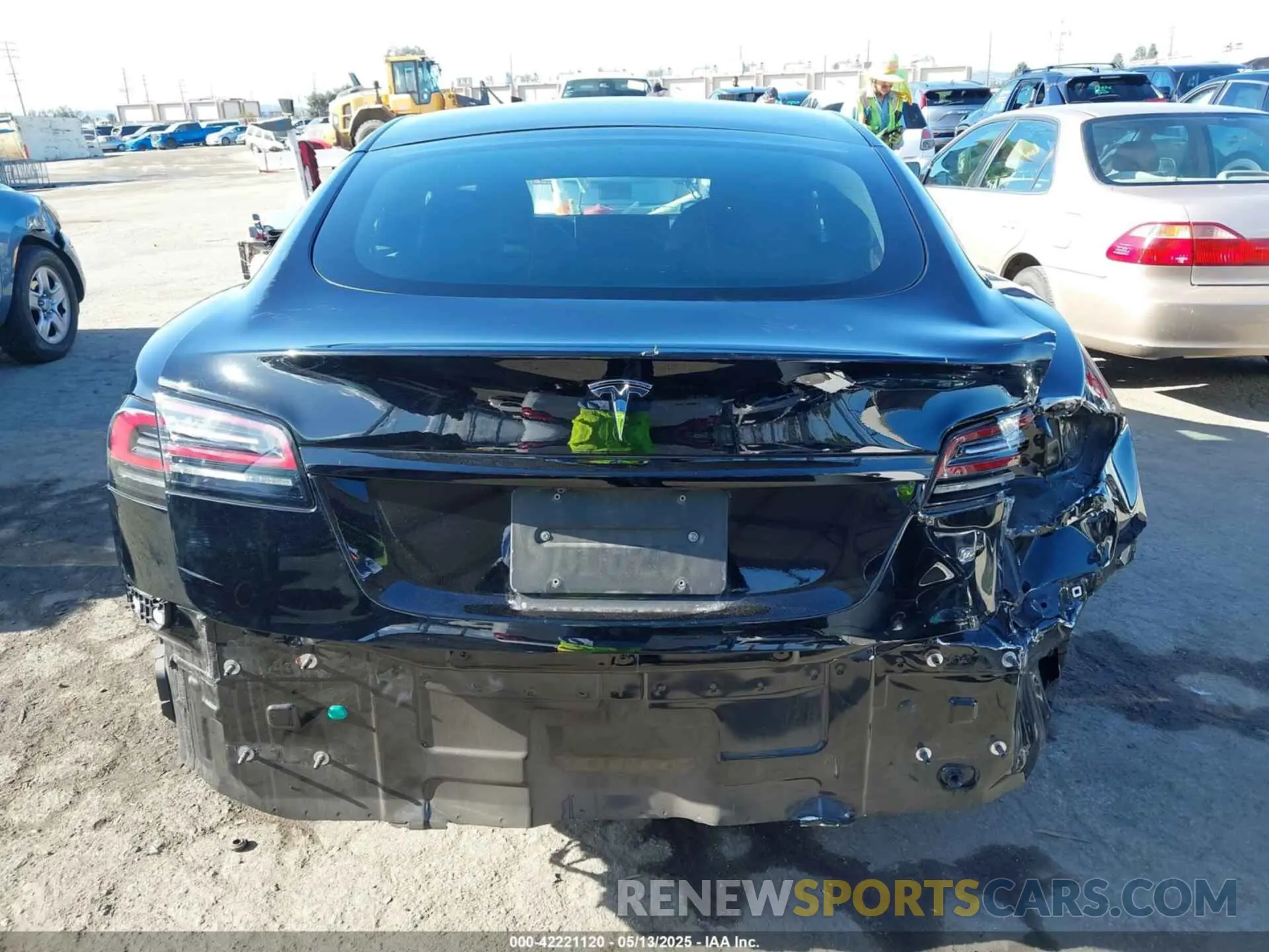 16 Photograph of a damaged car 5YJSA1E56NF492915 TESLA MODEL S 2022