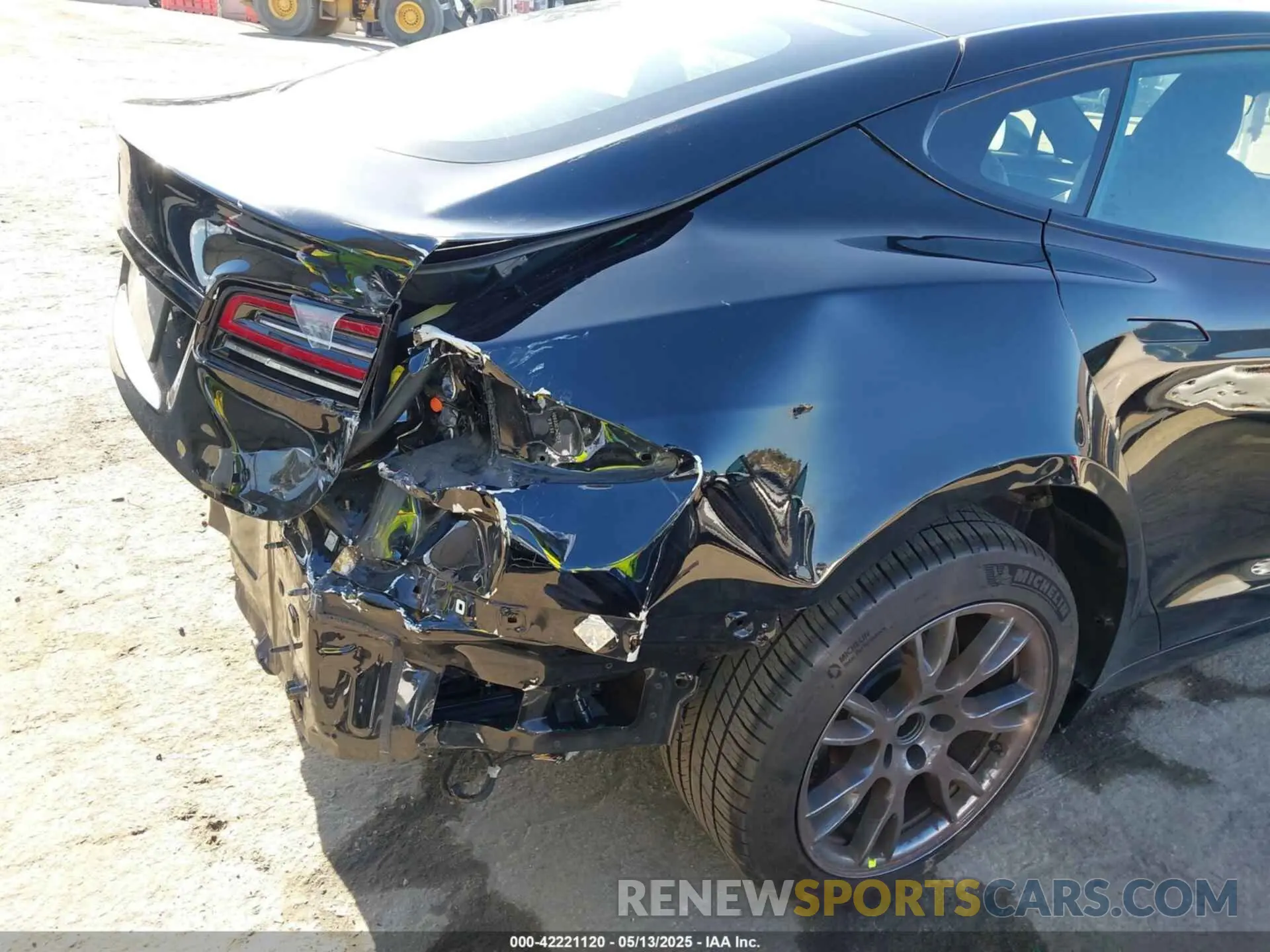 20 Photograph of a damaged car 5YJSA1E56NF492915 TESLA MODEL S 2022