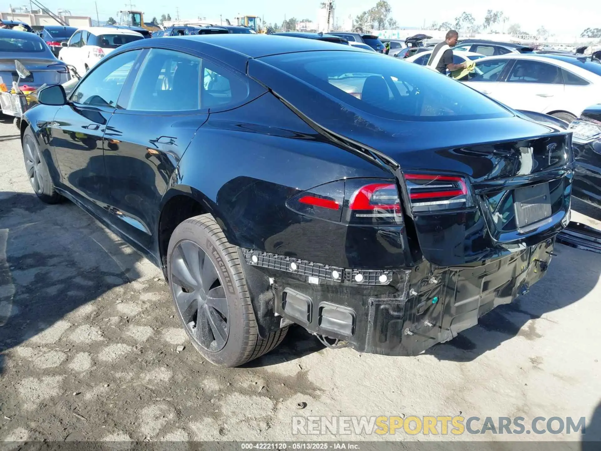3 Photograph of a damaged car 5YJSA1E56NF492915 TESLA MODEL S 2022